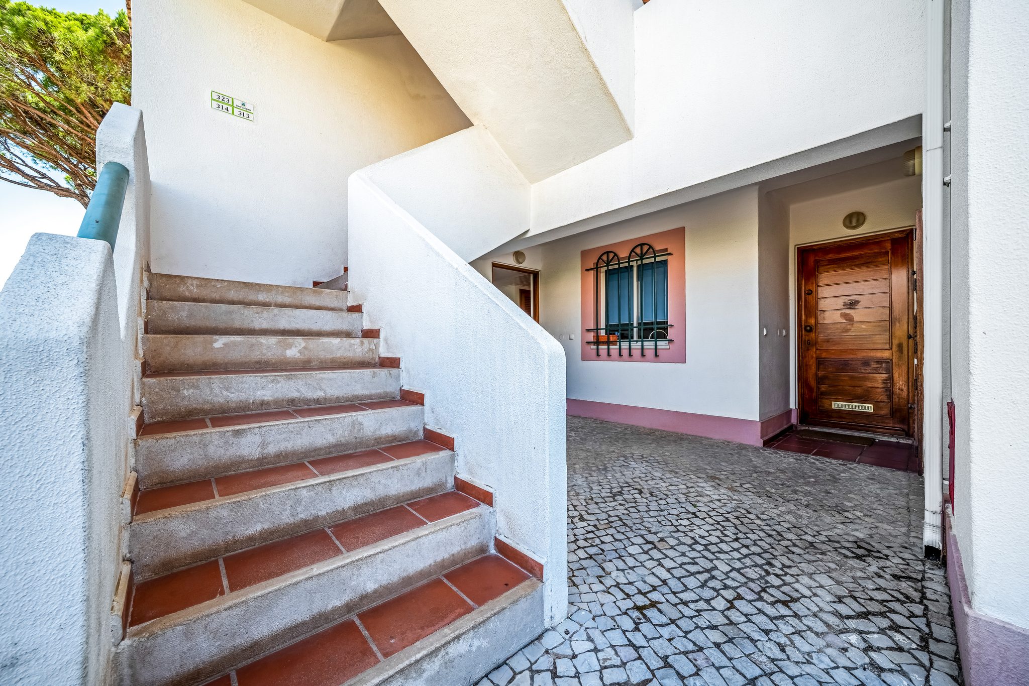 Escadas de acesso