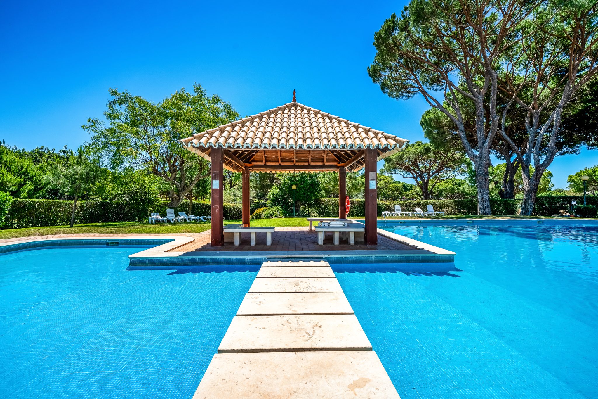 Piscina comum do condomínio