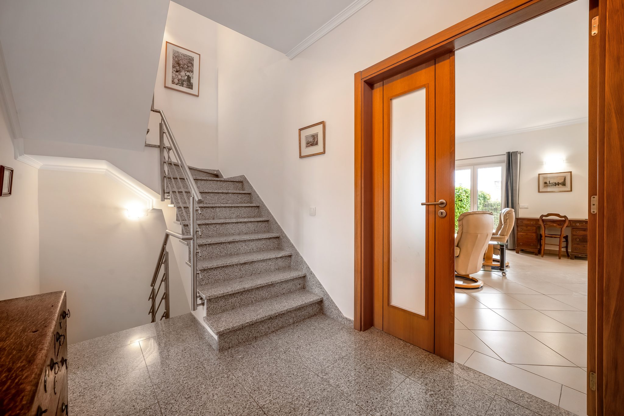 Escadas para o 1º piso