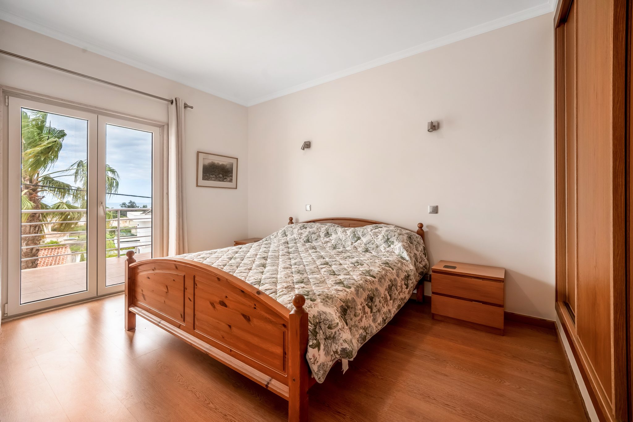 Quarto principal em suite, com acesso a terraço