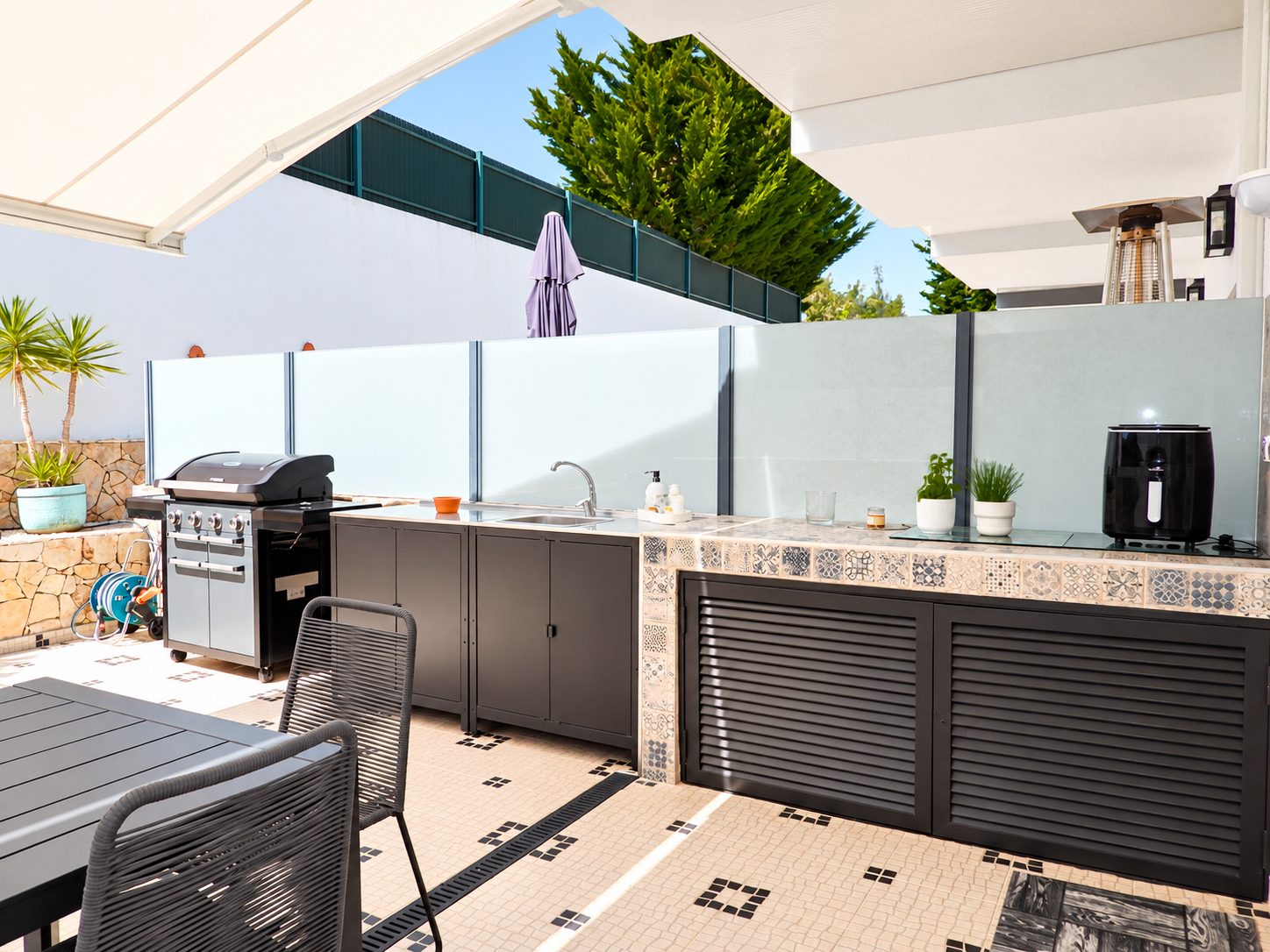 Terraço com cozinha exterior