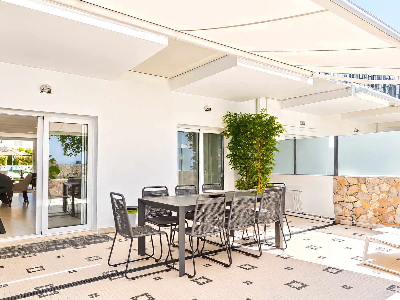 Terraço com zona de refeições